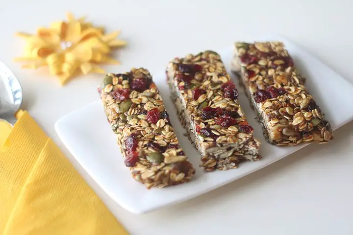 Oat and Honey Chewy No-Bake Granola Bars